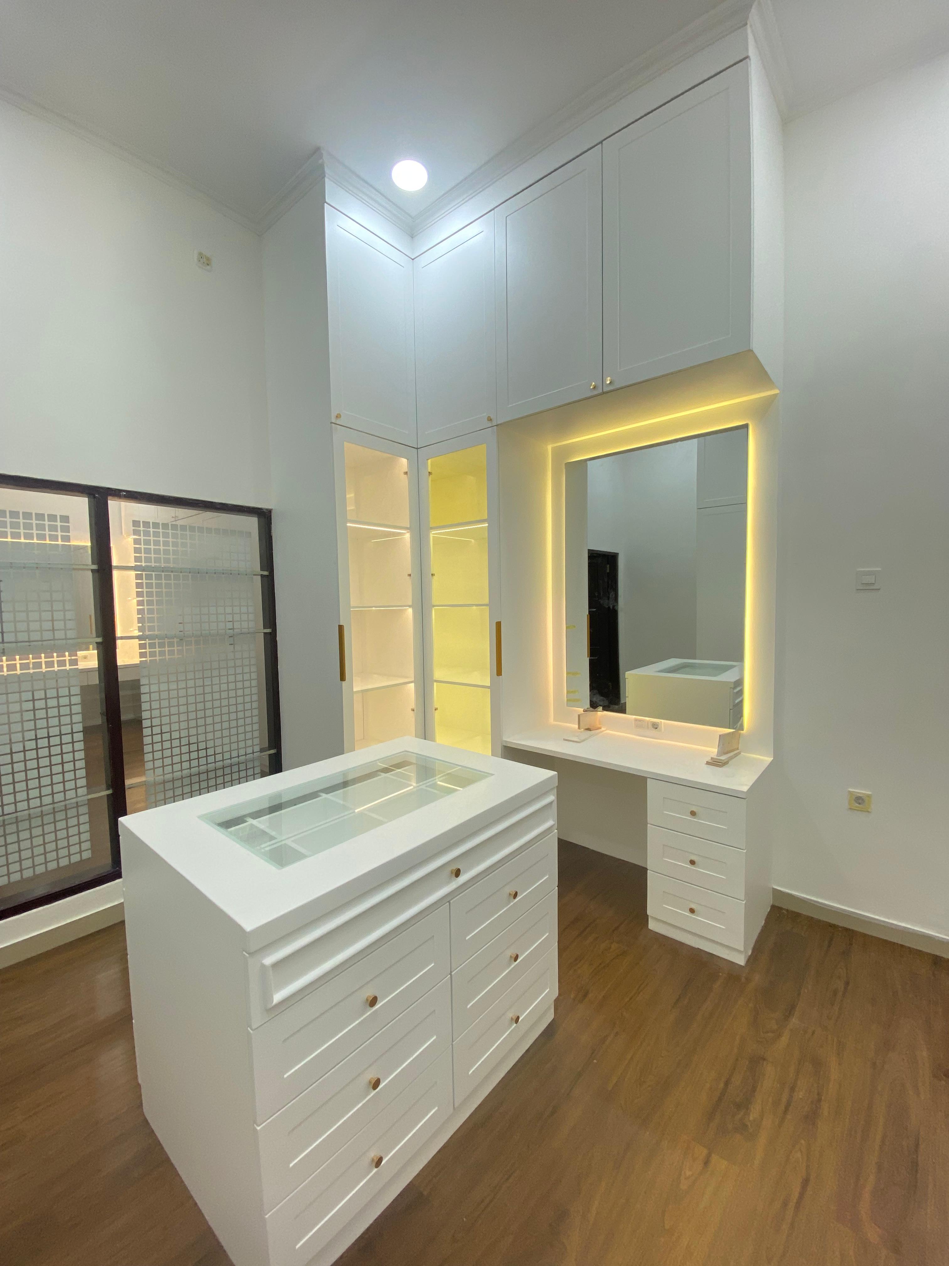 Portofolio Interior Wardrobe Mewah Minimalis